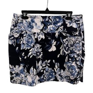 S.C. & Co. Floral Blue and White Women's Skort. NWOT